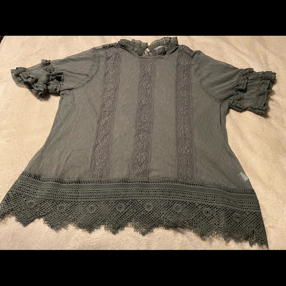 Short sleeve sweater top